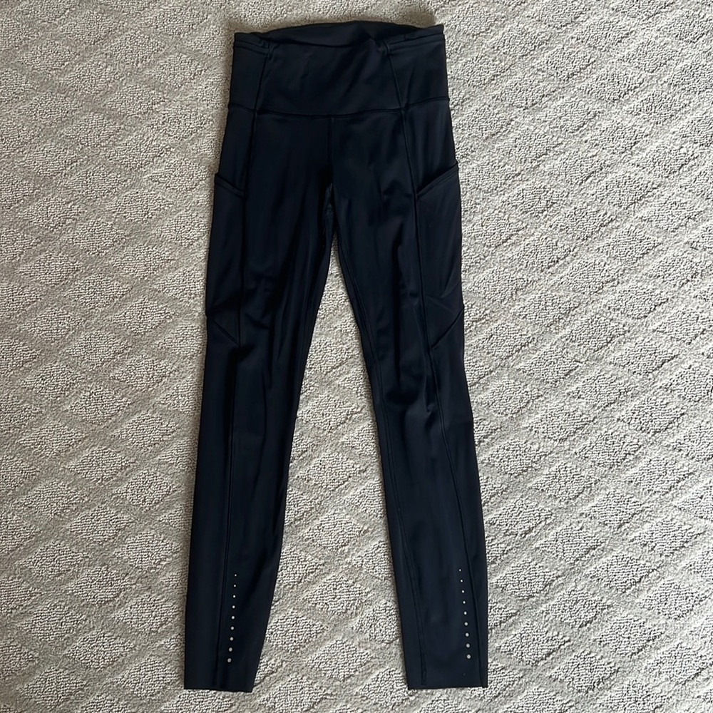 LULULEMON size 4 black leggings with multiple pockets